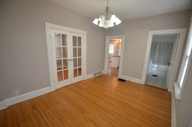 Building Photo - 208 W 3rd Ave