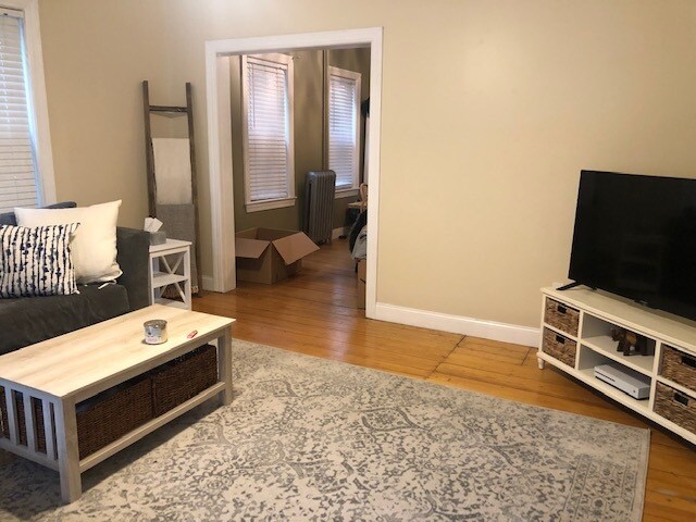 Foto del edificio - 347 Savin Hill Ave