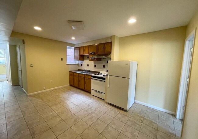 Open kitchen area - 1168 S 10th St
