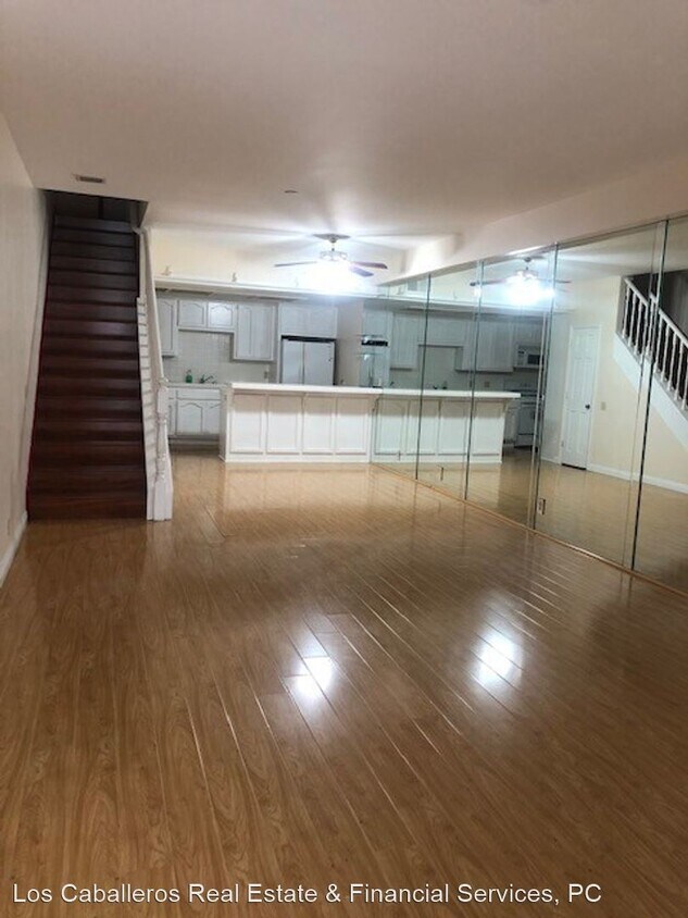 Foto principal - 17200 Newhope St