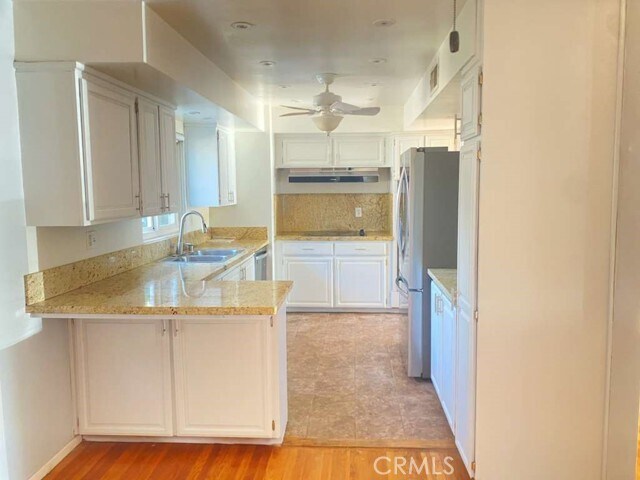 Foto del edificio - 4389 Beverly Ct