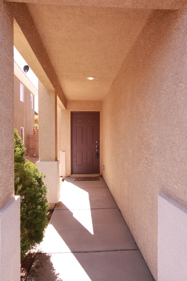 Building Photo - Guard-Gated Golf Course Community