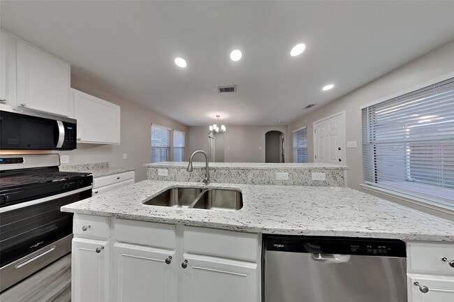 Building Photo - 18610 Willow Cove Dr