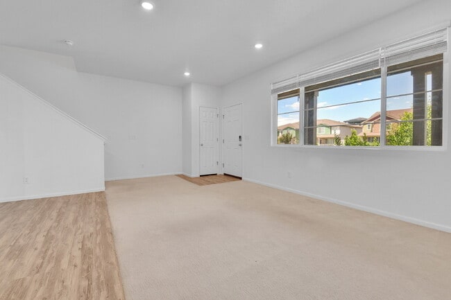Building Photo - $2,795.00, 3 bed, 2.5 bath located in Auro...