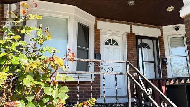 Building Photo - 1424 Wyandotte St W