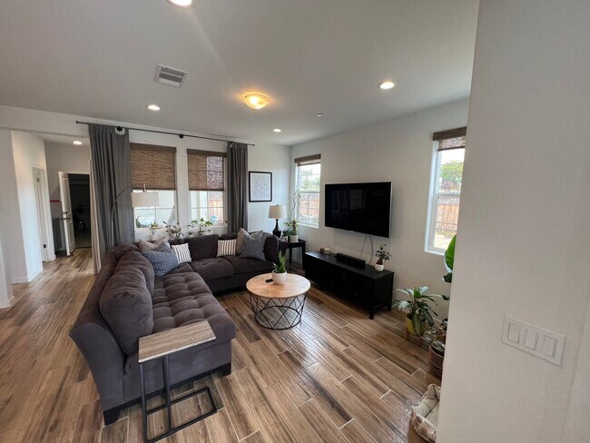 Foto del edificio - Sea Haven Single Family Home Coming Soon!!
