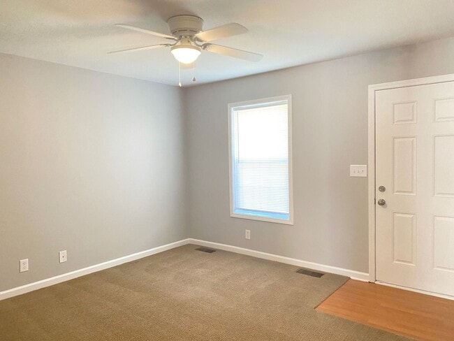 Building Photo - 944 Kingsbury Dr