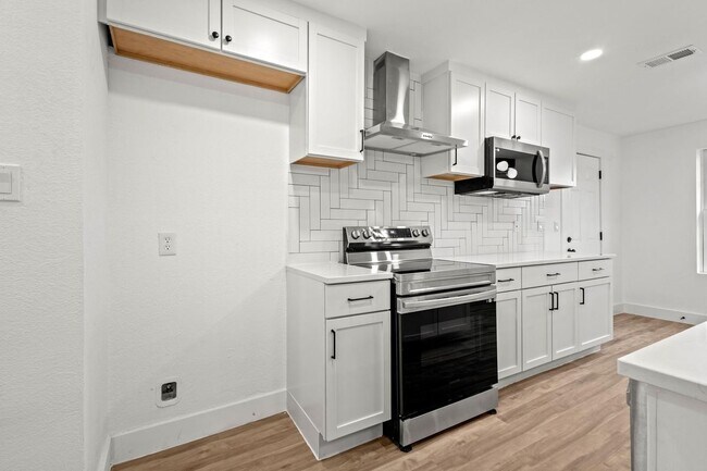 Foto del edificio - 6000 Cool Springs Dr