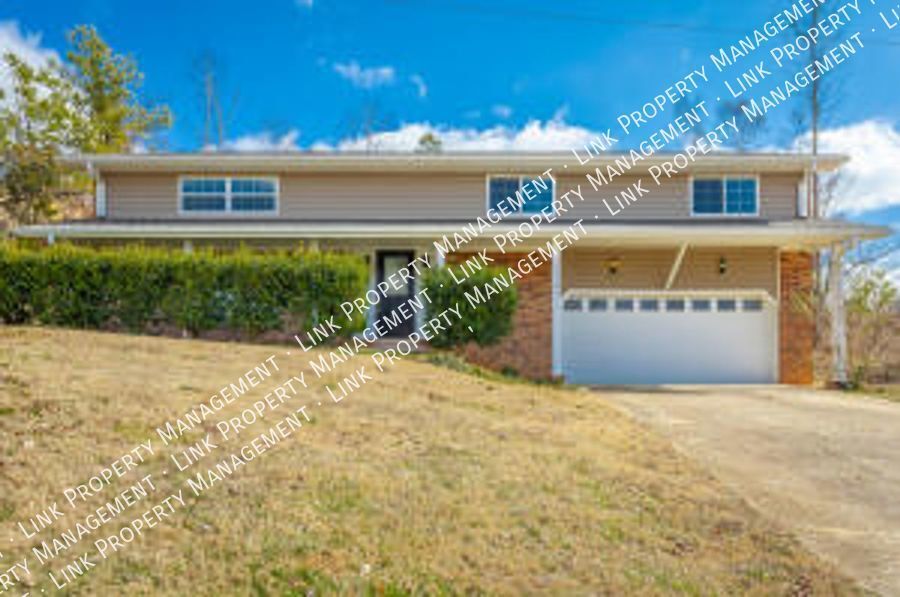 8214 Holly Crest Dr, Chattanooga, TN 37421 House Rental in Chattanooga, TN