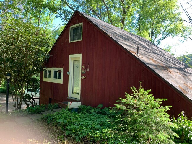 Foto del edificio - 404 Nettleton Hollow Rd