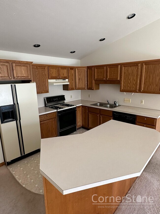 1943 Lakeview Dr, Zeeland, MI 49464 Townhome Rentals in Zeeland MI