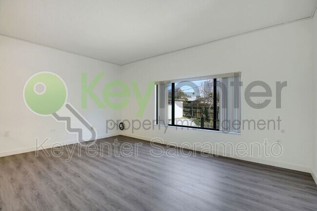 Foto del edificio - 809 N Hobson Ave