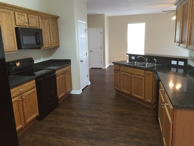 Building Photo - 201 Heritage Pky