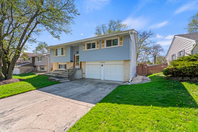 Foto del edificio - 15222 Huntington Ct