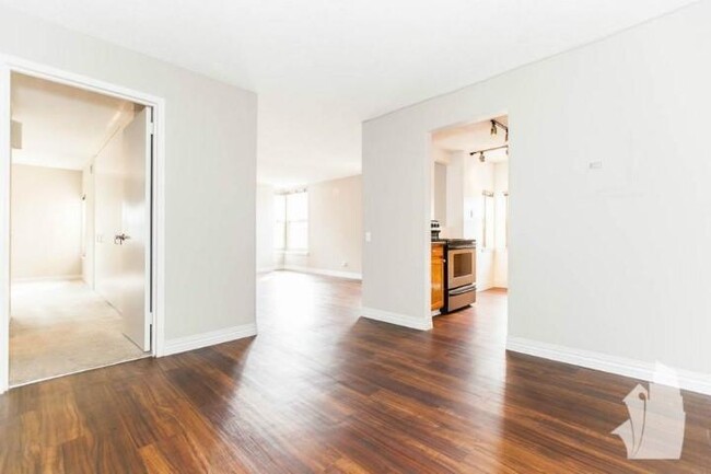 Building Photo - 1 bedroom in Chicago IL 60610