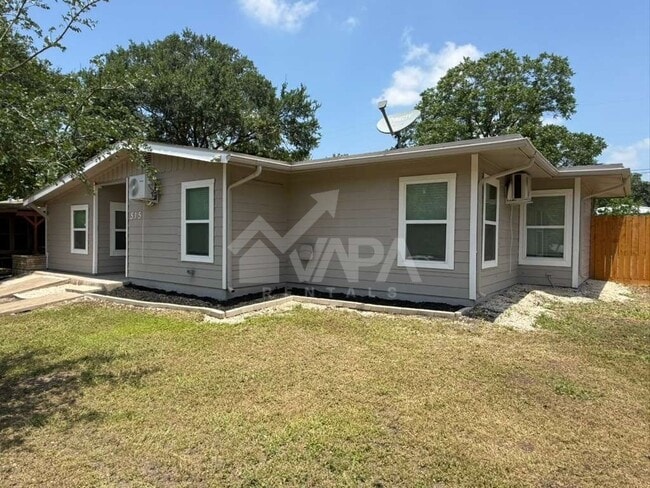Building Photo - 515 Blakeley Dr