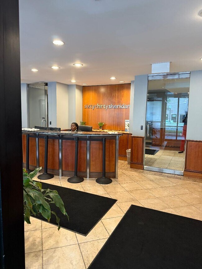 Foto del edificio - 6030 N Sheridan Rd