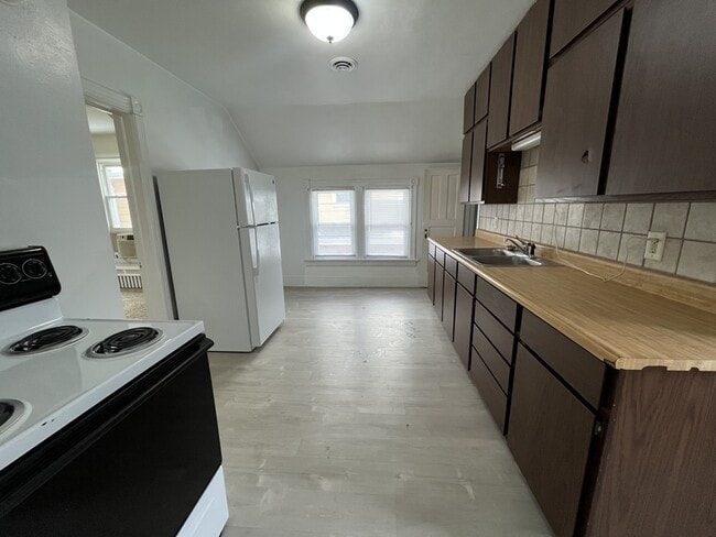 Building Photo - 722 S 22nd St