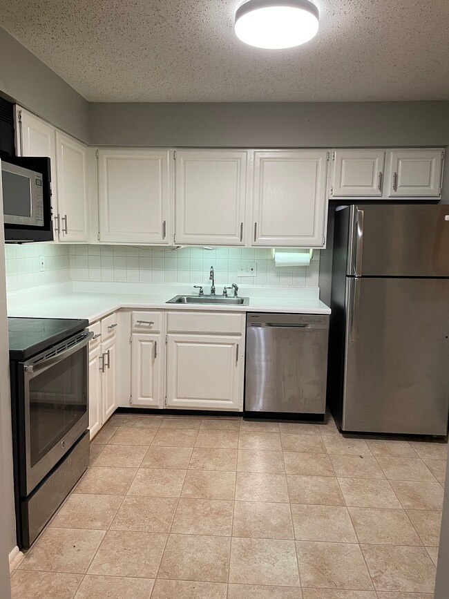 Kitchen - 4355 Maryland Ave