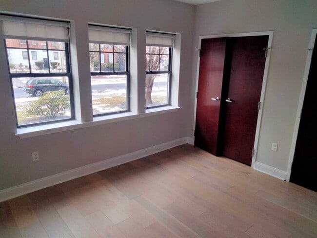 Building Photo - 52 Imlay St