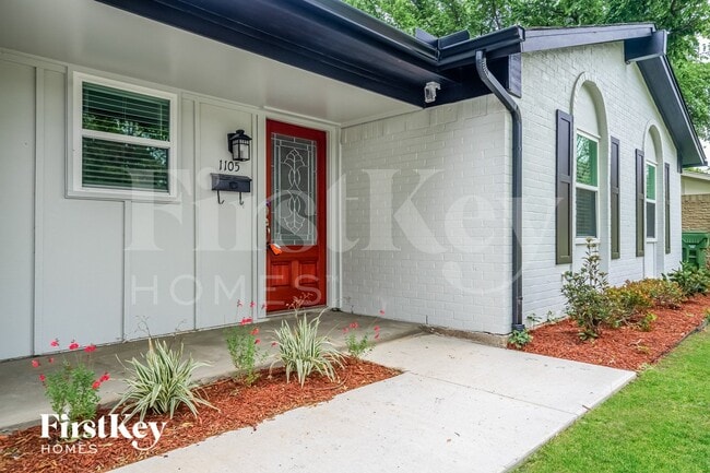 Building Photo - 1105 Quebec Dr