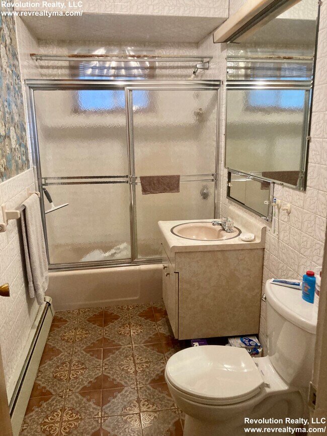 Building Photo - 16-18 Rossmore St. Unit 1