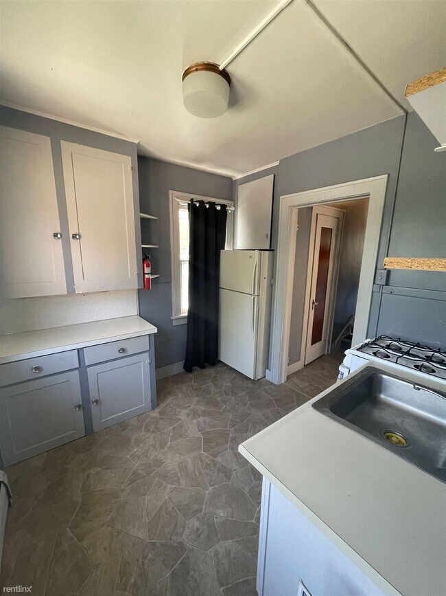 Foto del edificio - 1 br, 1 bath 4plex - 515 S Westnedge Ave A...
