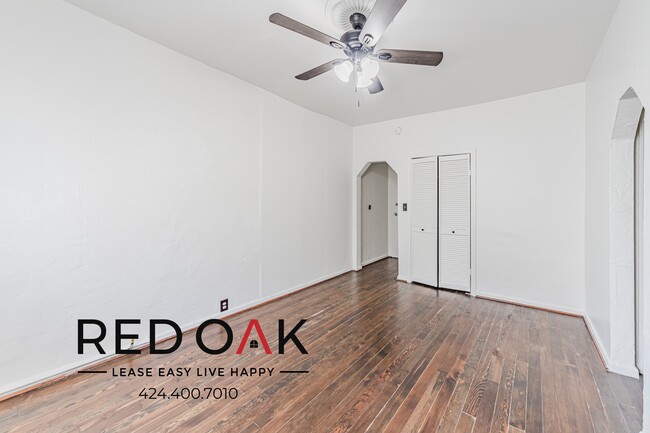 Building Photo - 826 S Hobart Blvd