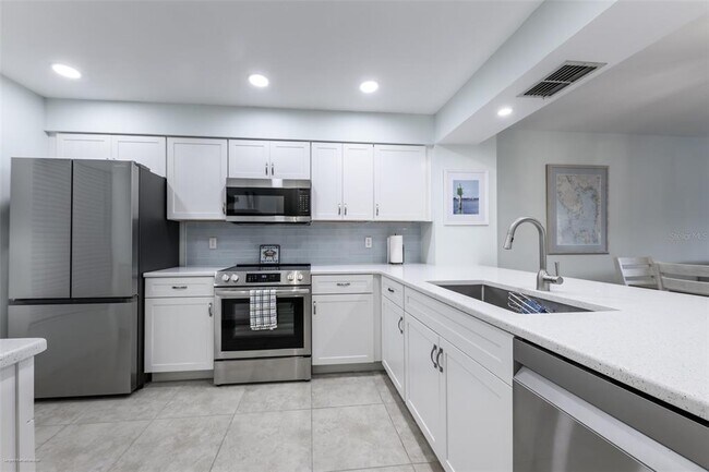 Building Photo - 220 Coldeway Dr