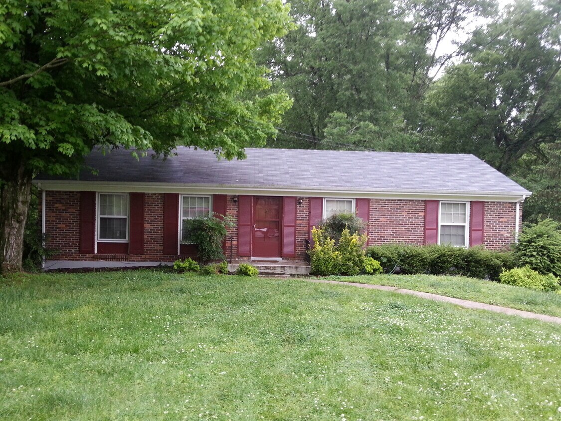 Primary Photo - 307 Lynn Dr