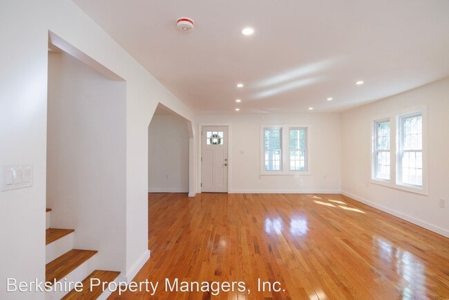 Building Photo - 3 br, 2.5 bath House - 210 Ashley Falls Road