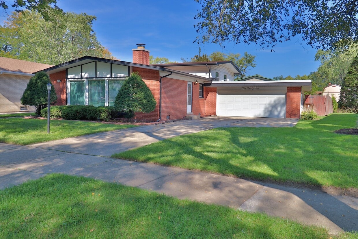 Primary Photo - 525 N Park Dr