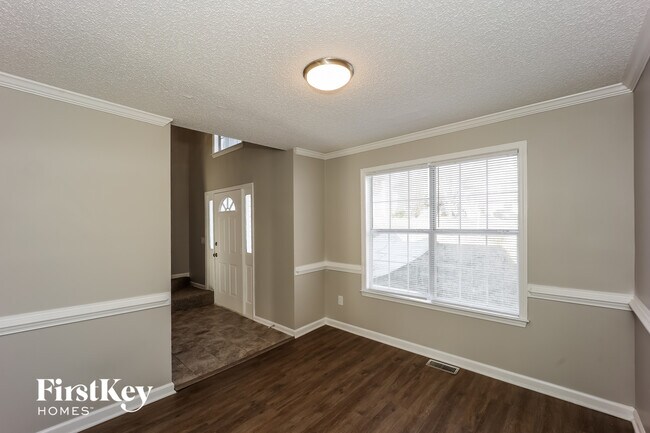 Building Photo - 1127 Forest Glen