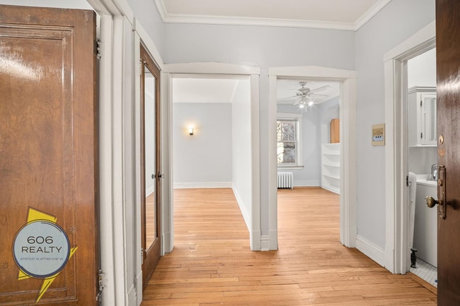 Foto del edificio - 824 W Roscoe St