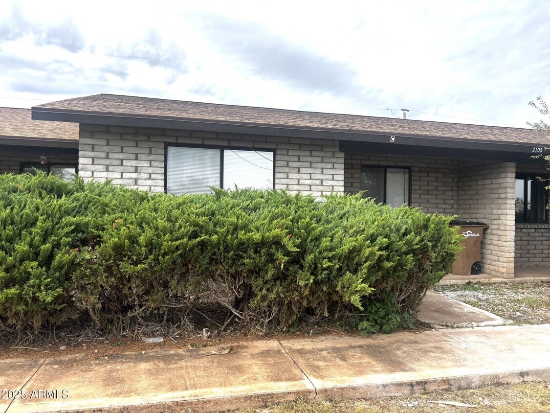 Primary Photo - 2135 Hohokam Dr