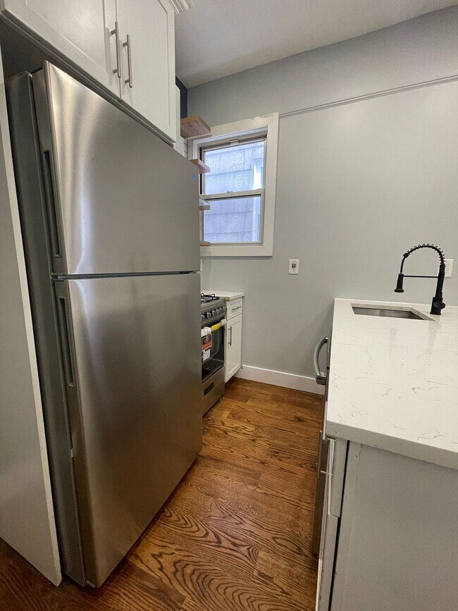 112 Duncan Ave 2R - 115 Duncan Ave