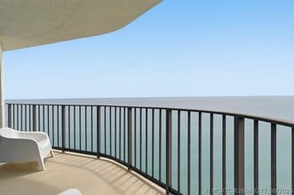 Building Photo - 5420 N Ocean Dr