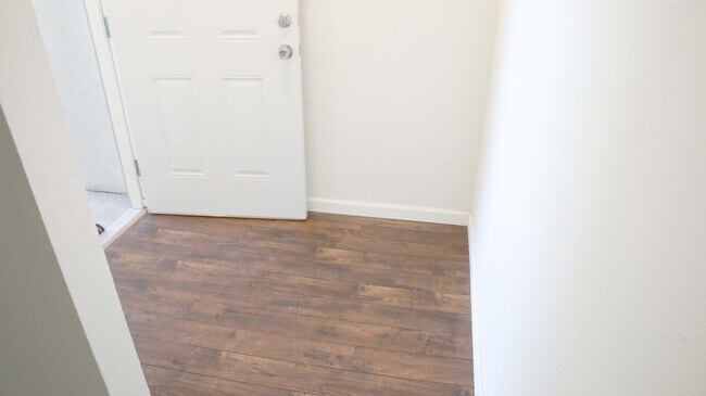 Entry Way Vestibule - 11172 Bellaire St