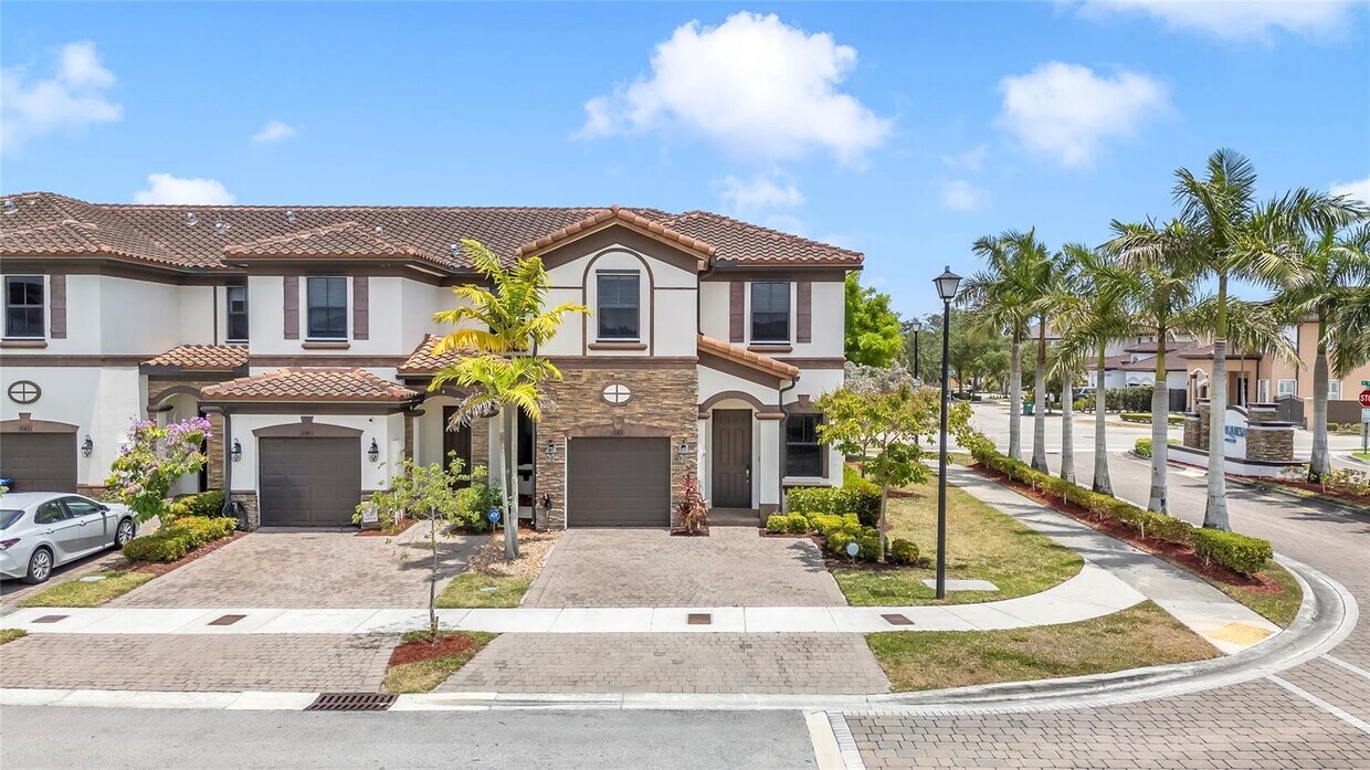 Foto principal - 18401 NW 89th Ct