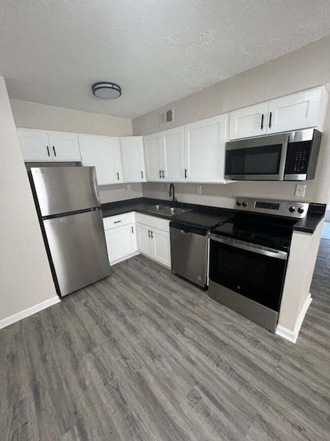 Building Photo - 2601 Le Blanc Ct