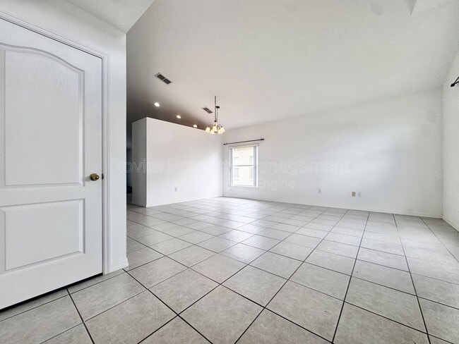 Photo - 661 Hacienda Cir House