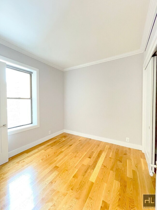 Foto del edificio - 252 W 76th St