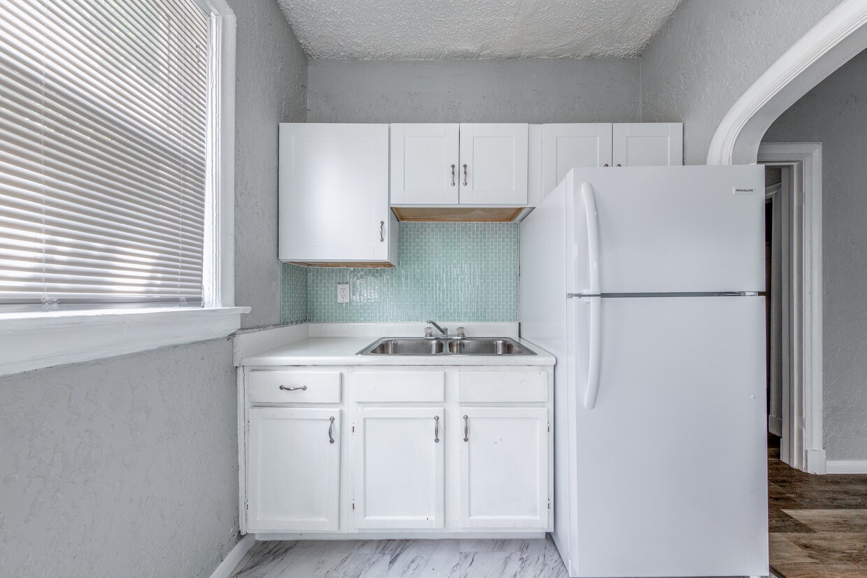 Foto principal - 1625 McCullough Ave