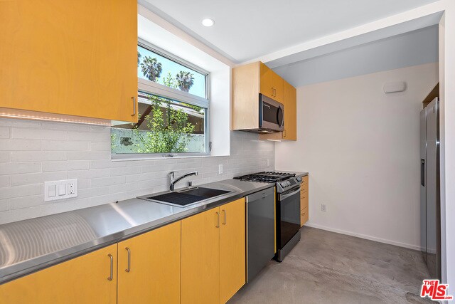 Foto del edificio - 2823 Stoner Ave