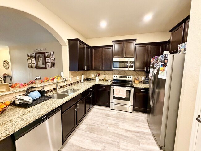 Foto del edificio - Beautiful 4 Bedroom Home in Park Meadows –...