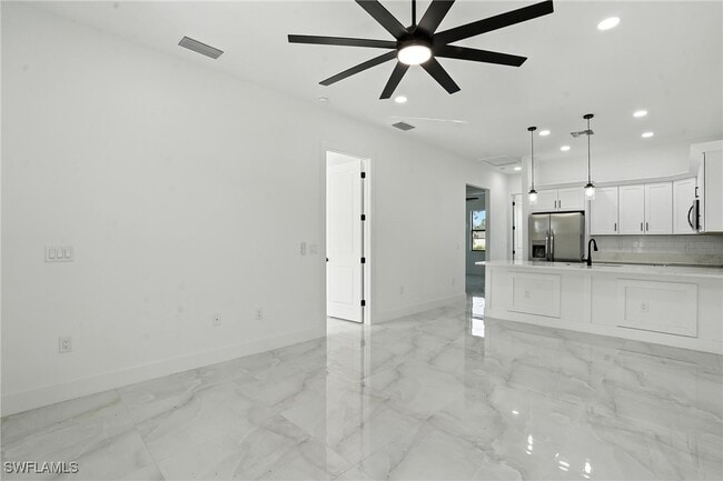 Foto del edificio - 4881-4883 Leonard Blvd S