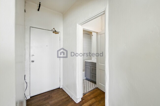 Foto del edificio - 3339 W 8th St