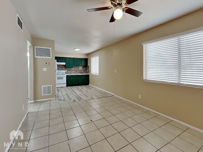 Foto del edificio - 1702 E Cambridge Ave