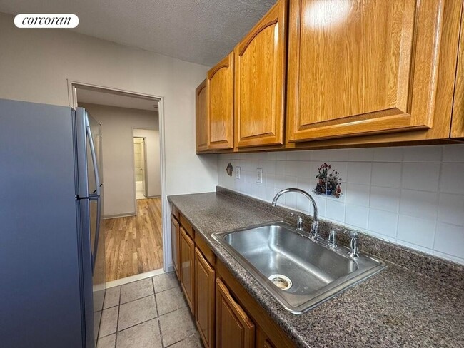 Foto del edificio - 70-39A Park Dr E