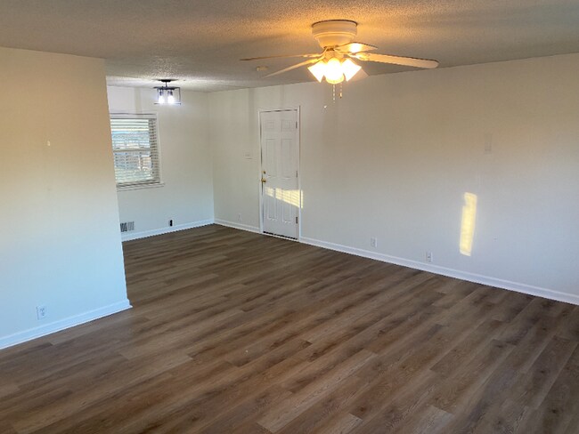 Foto del edificio - 6802 N Flora Ave